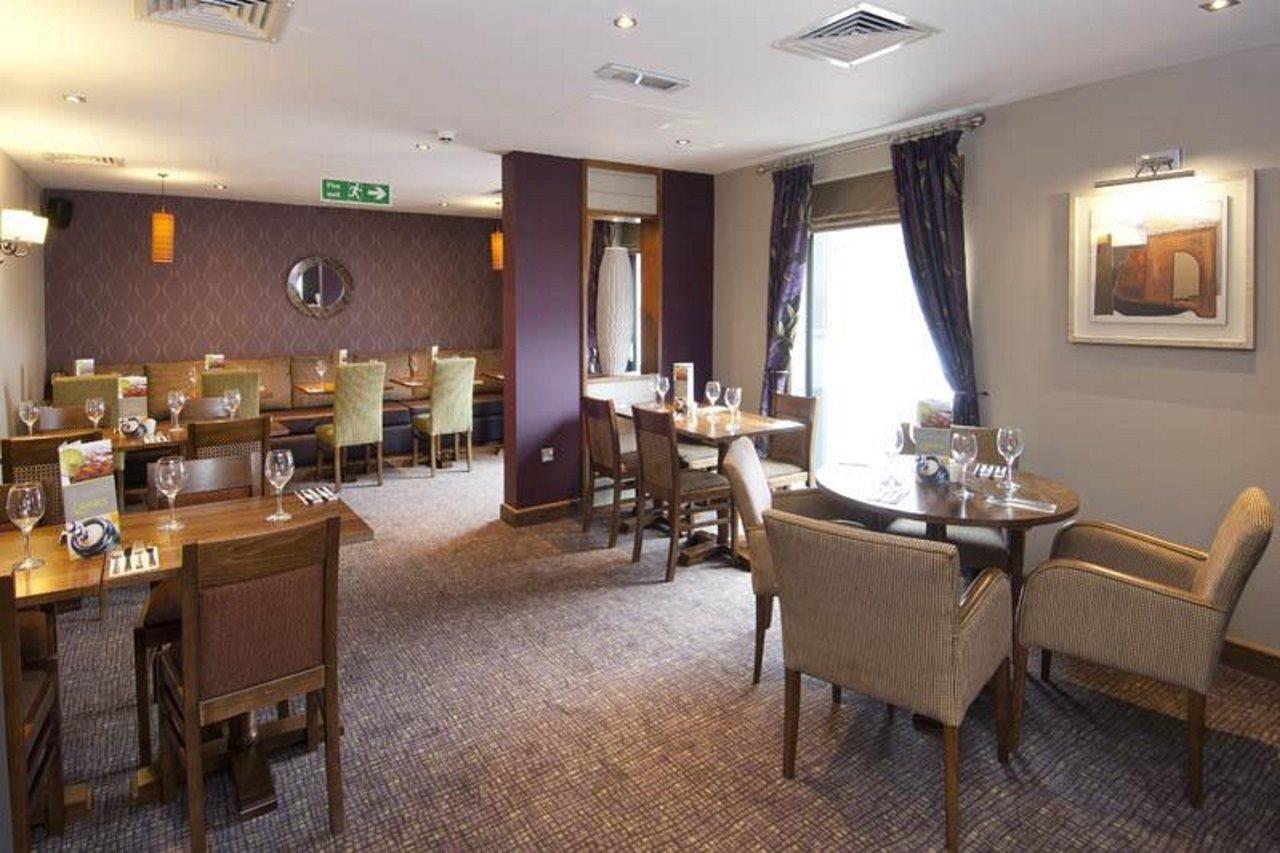 Premier Inn High Wycombe Central Exterior photo